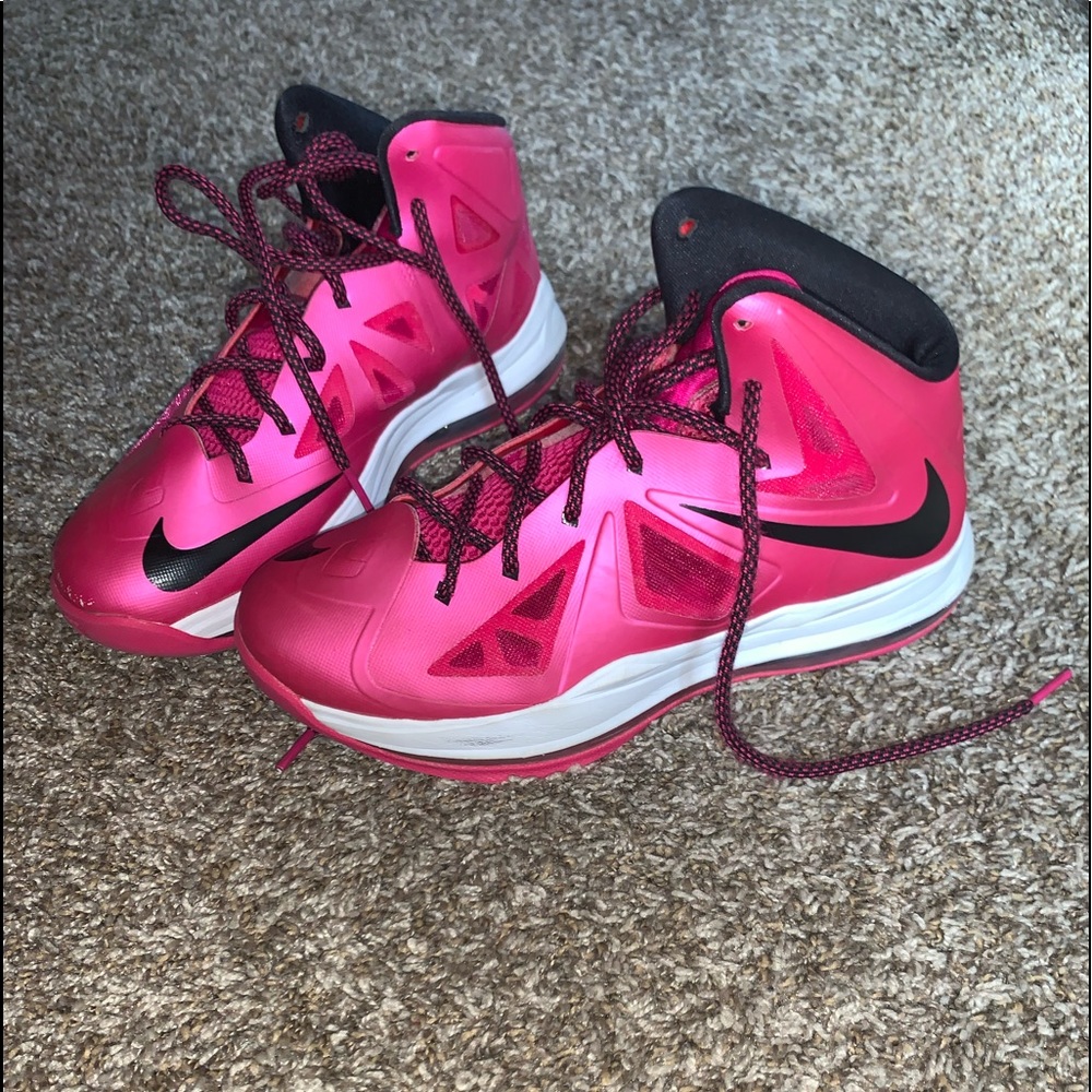 Nike Magenta Pink Basketball sneakers